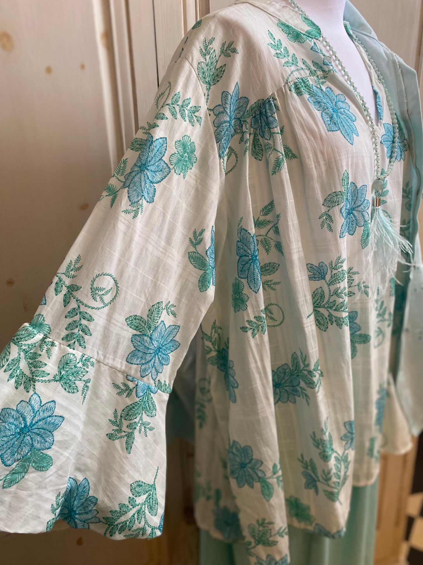 Tenue Aqua 4 pièces convient du 42 au 50