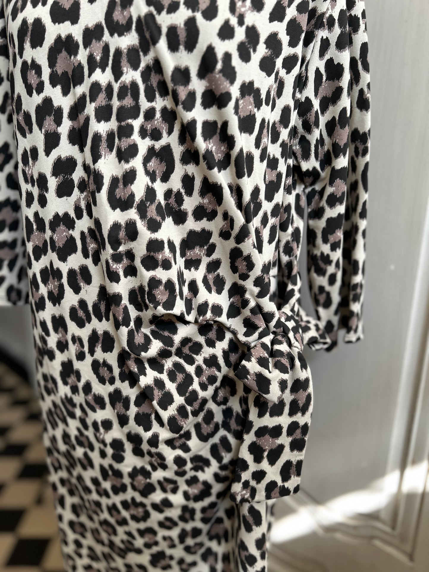 Robe Léopard crème convient du 40 au 48