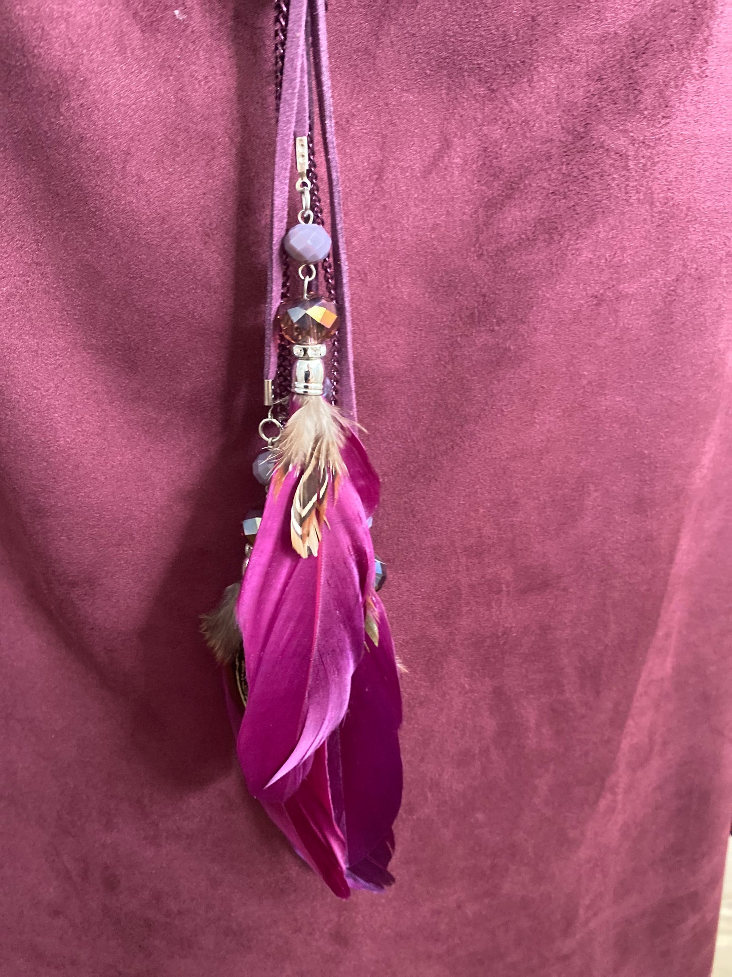 Sautoir plume violet