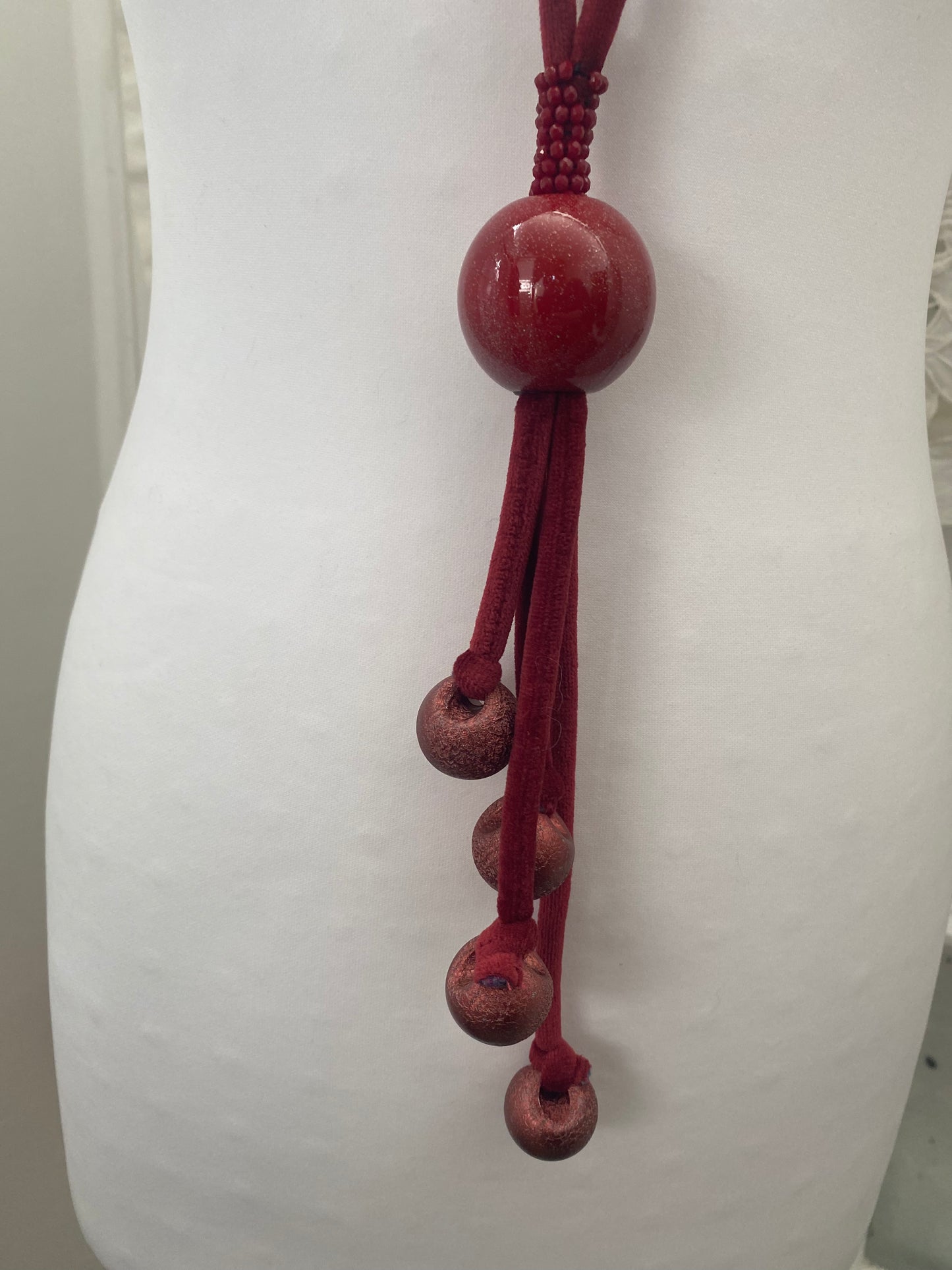 Sautoir Boule scintillante bordeaux