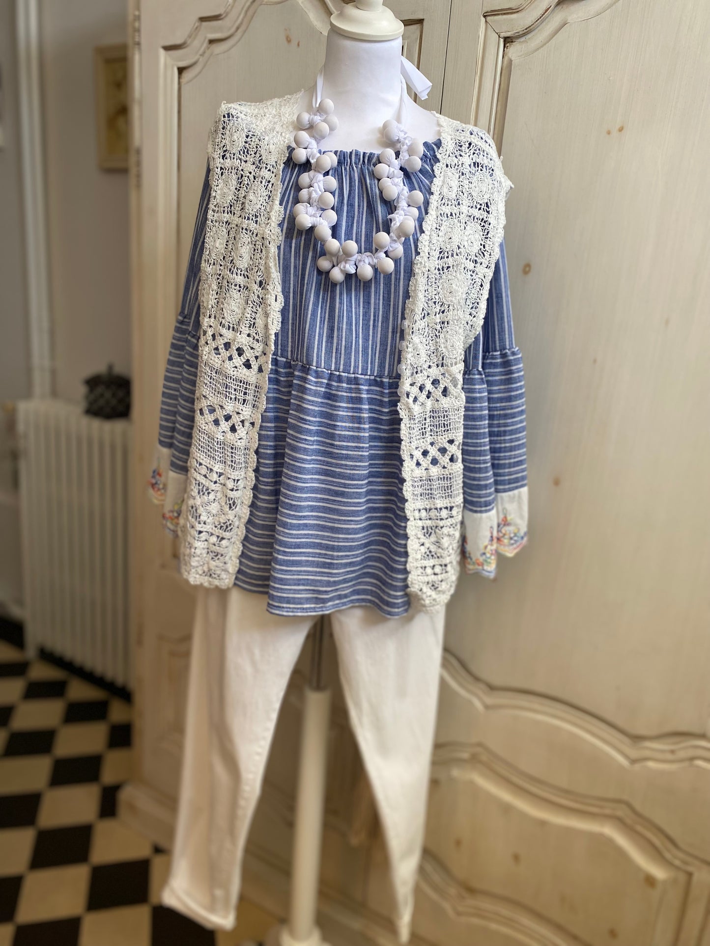 Tenue Lilia 4 pieces convient du 40 au 46