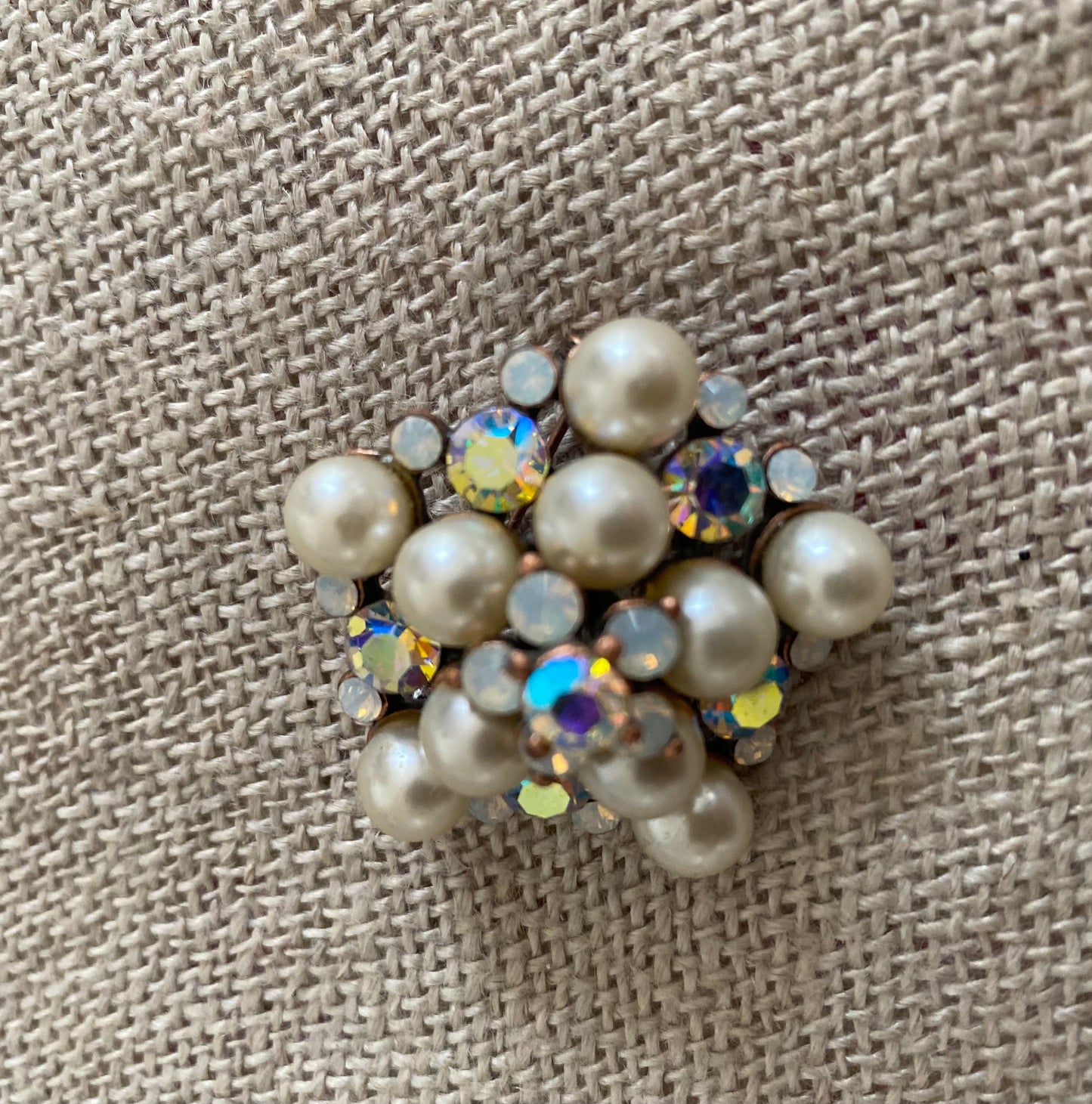 Broche Etoile crème irisée