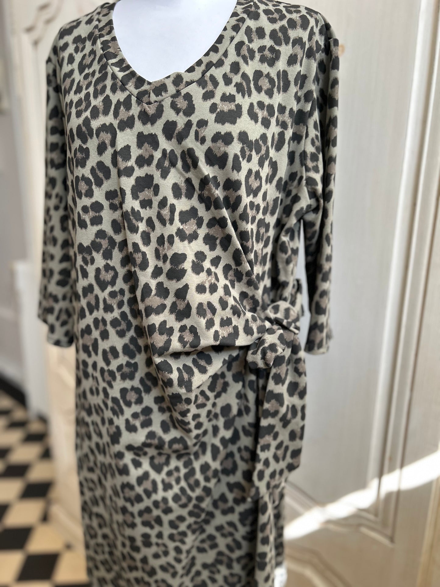 Robe Léopard Kaki convient du 40 au 48