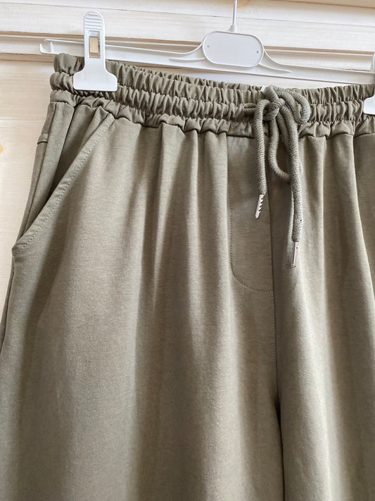 Pantalon kaki sweet convient du 40 au 46