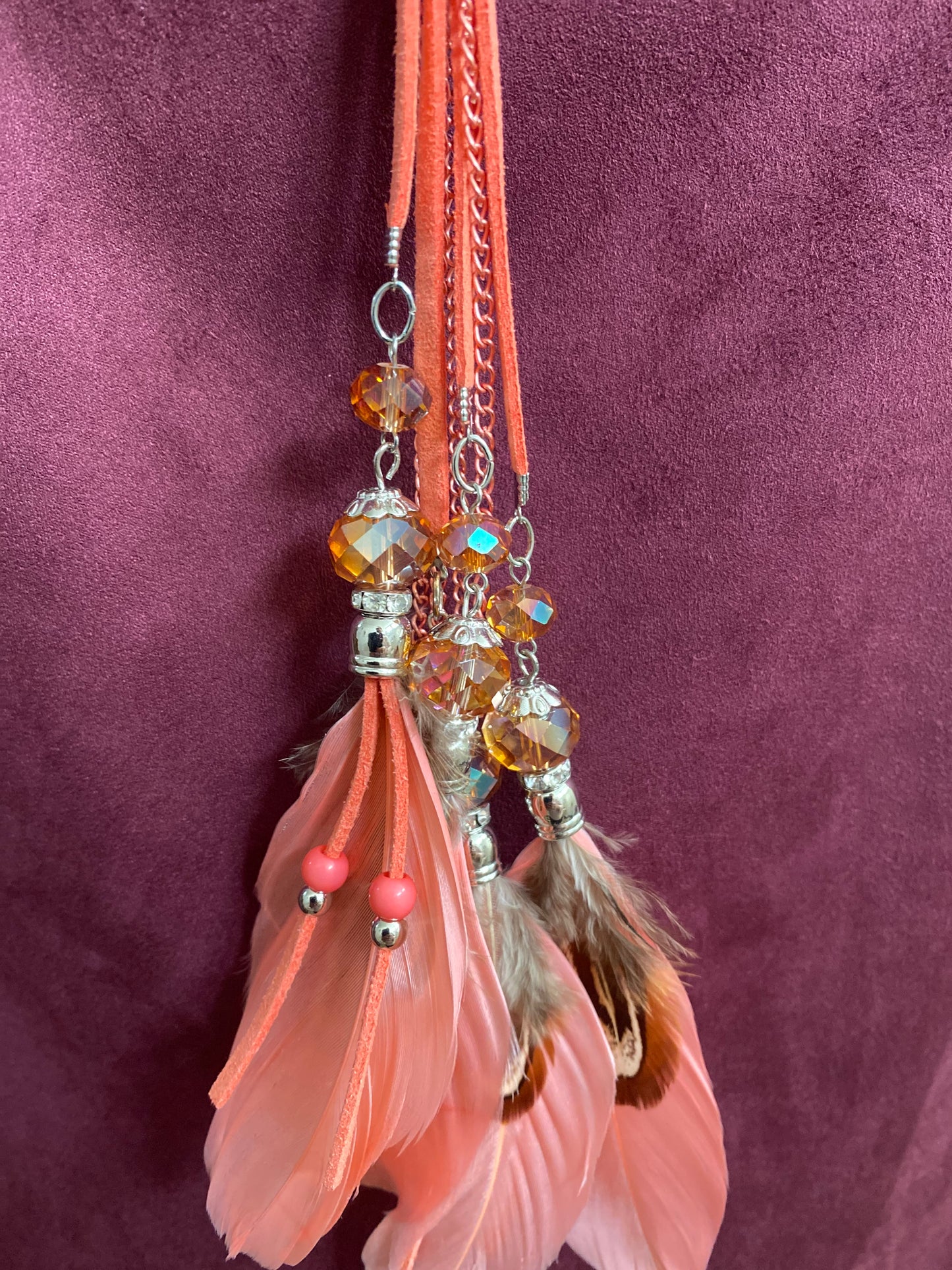 Sautoir plume corail