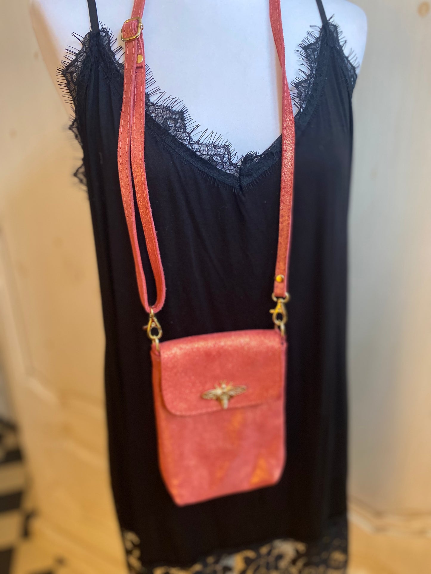 Besace cuir vachette rose corail scintillant