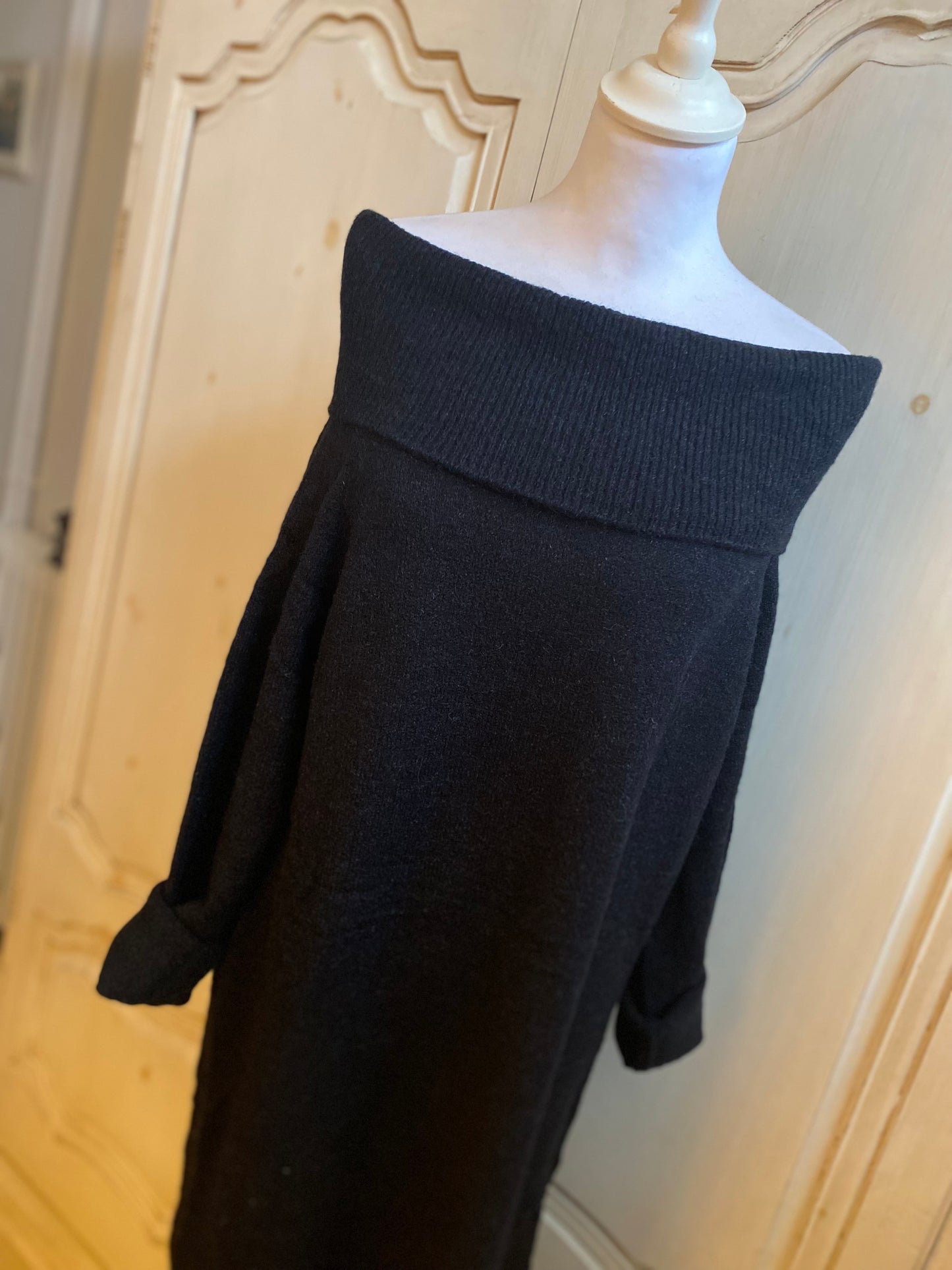 Robe Cassandre noir convient du 40 au 46/48
