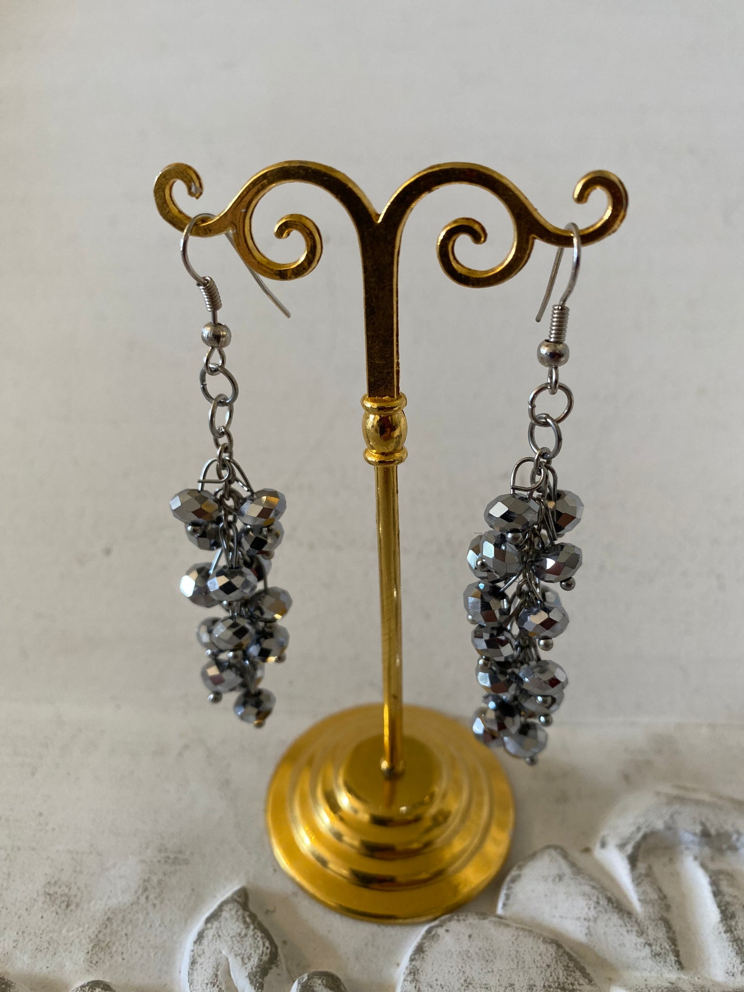 Boucle d’oreille cristal grise