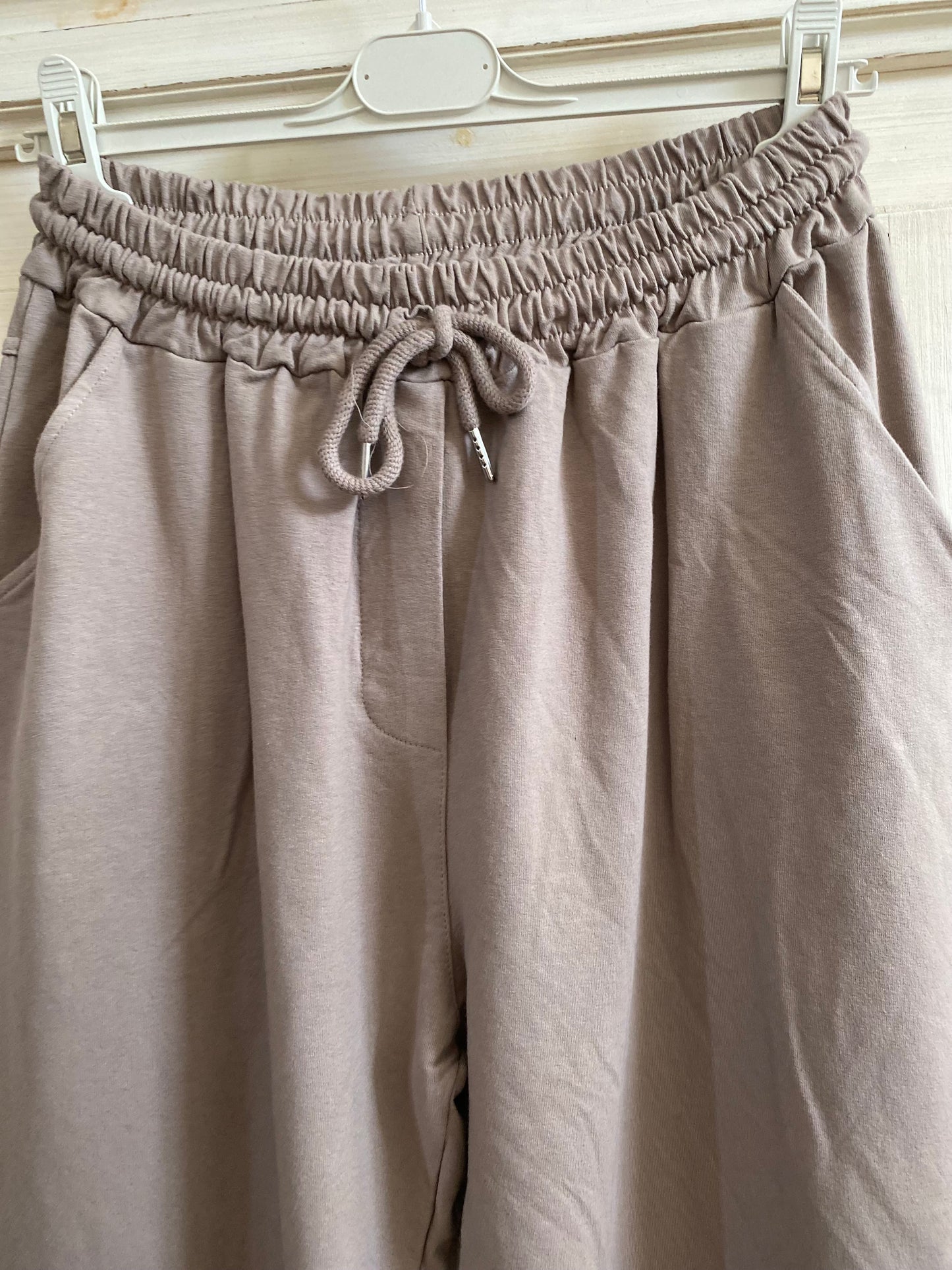 Pantalon taupe sweet convient du 40 au 46