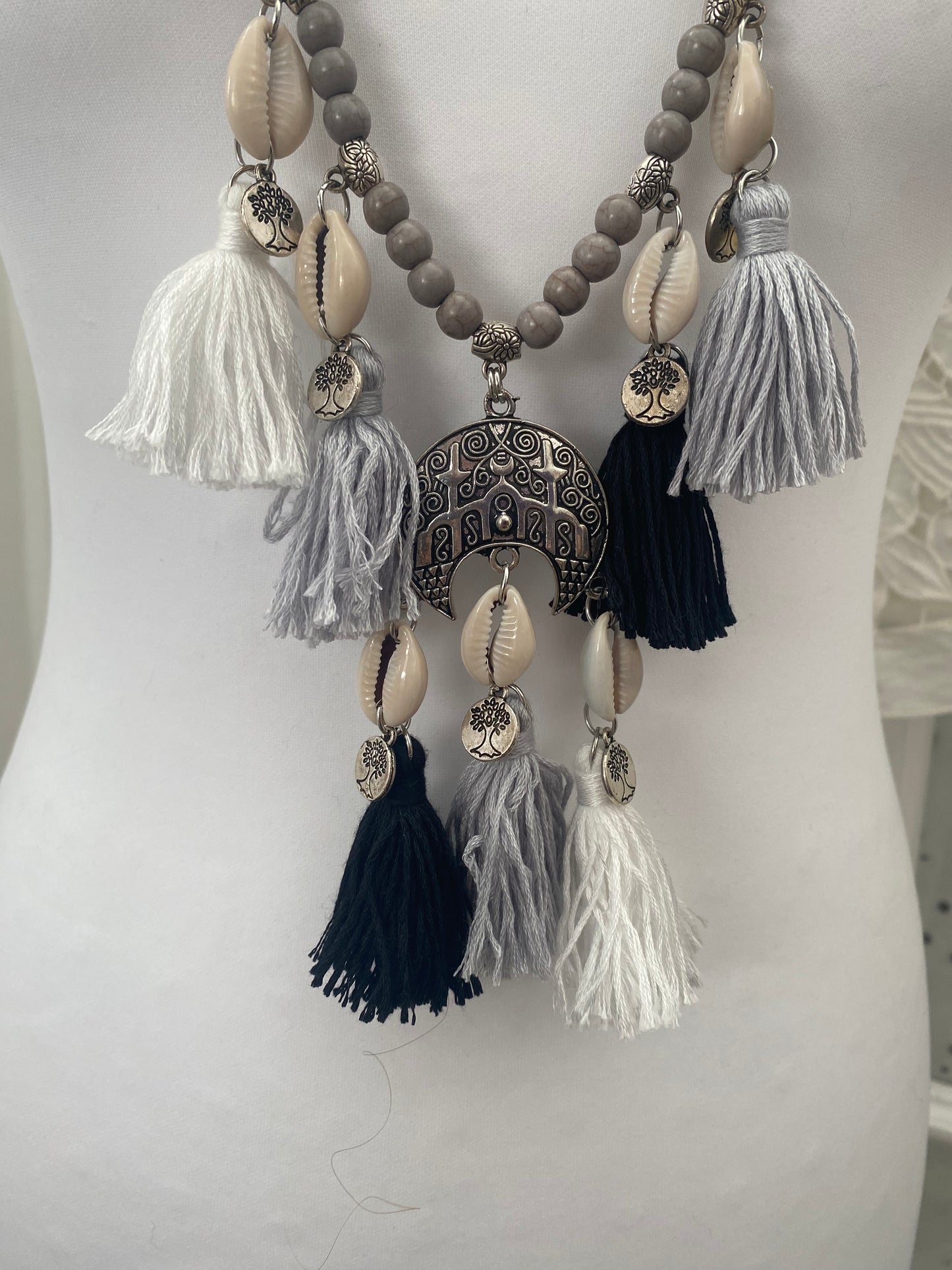 Sautoir Indien gris