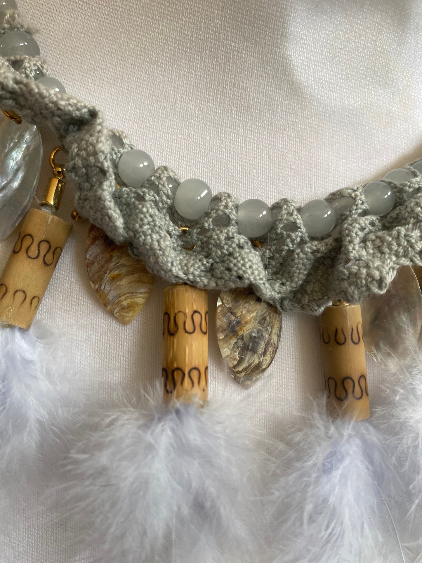 Collier Ange gris clair