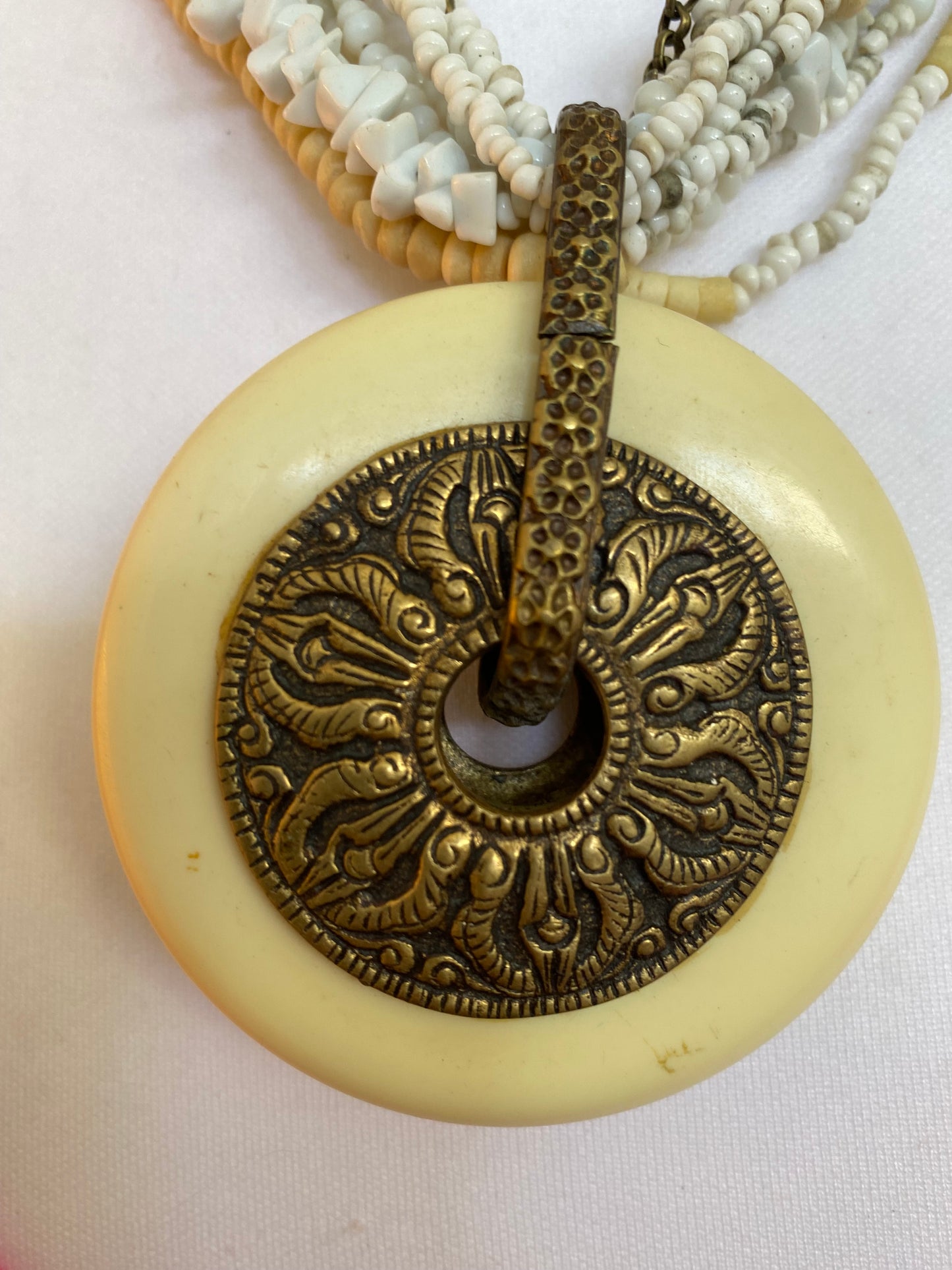 Collier mandala crème