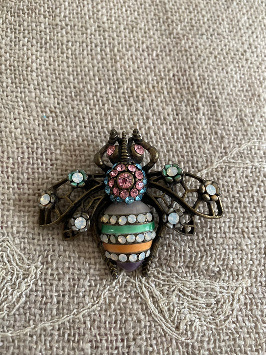 Broche abeille multicolore