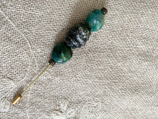 Broche pic à chapeau vert sapin