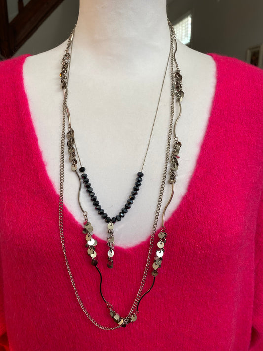 Sautoir pétales gris