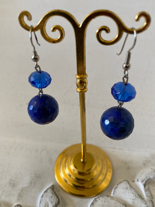 Boucle d’oreille cristal de roche bleu