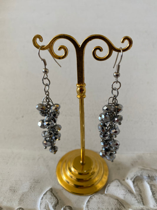 Boucle d’oreille cristal grise