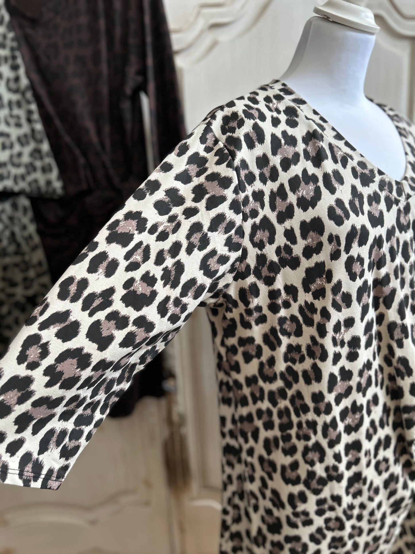 Robe Léopard crème convient du 40 au 48