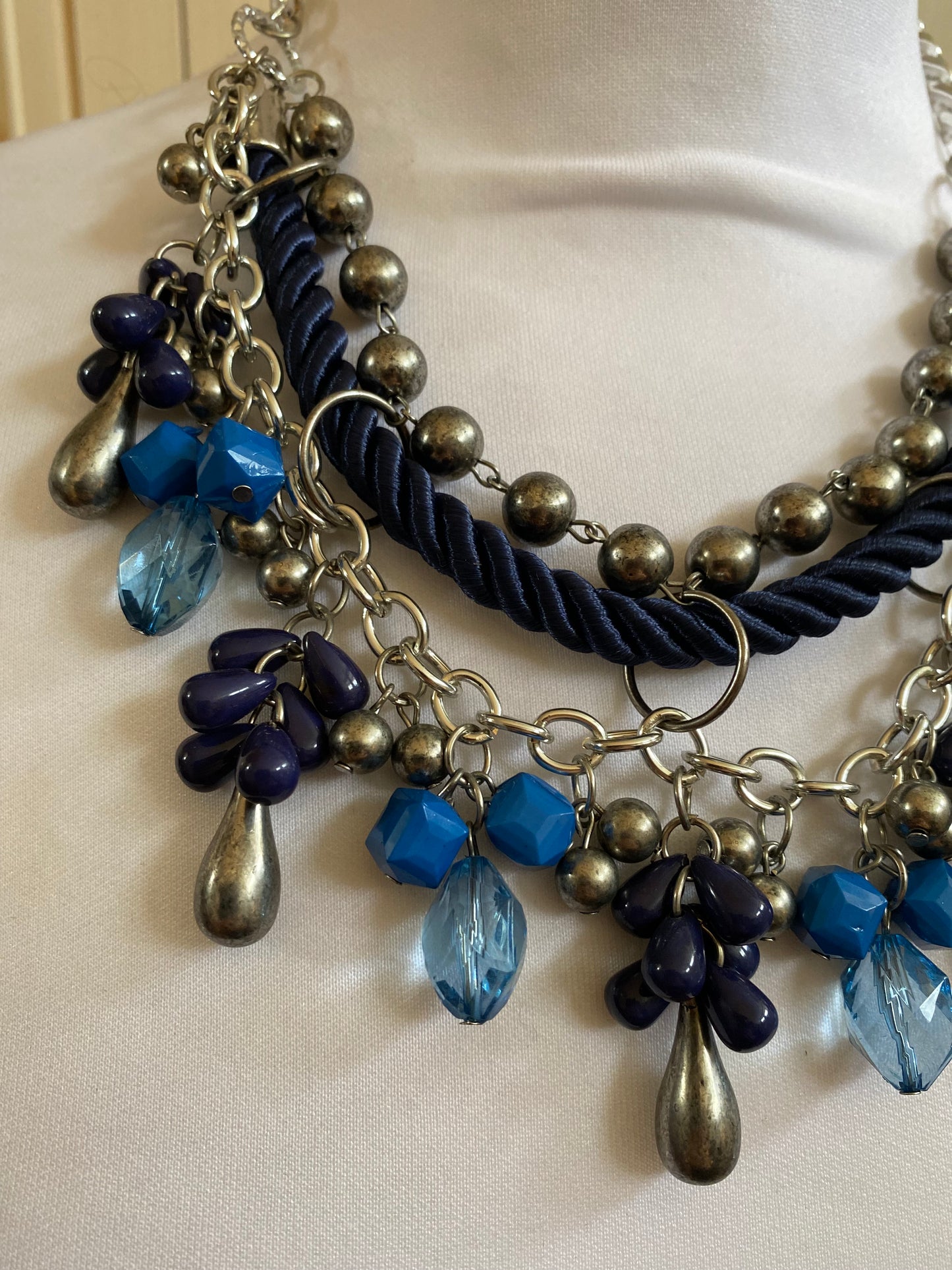 Collier cascade bleu