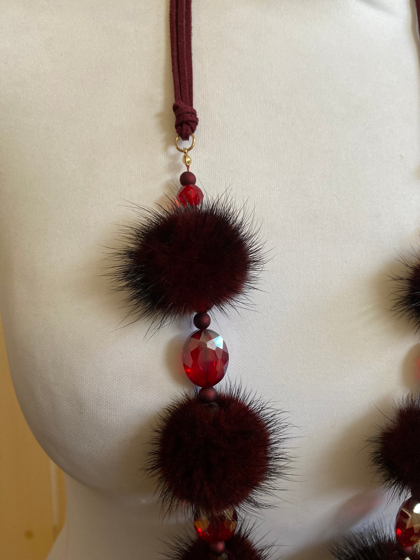Sautoir pomponne bordeaux