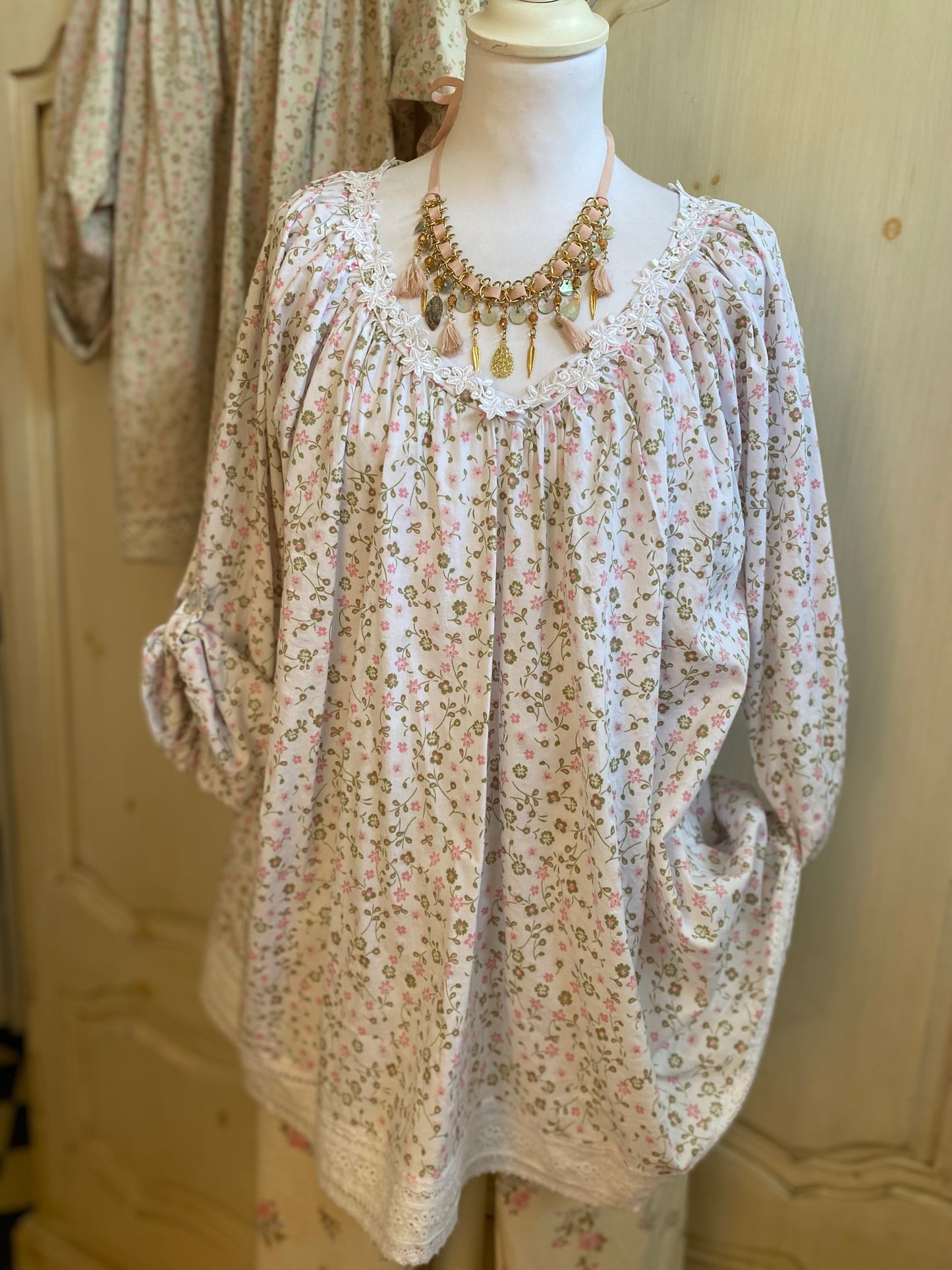 Blouse Liberty blanche convient du 40 au 48 (Copie)