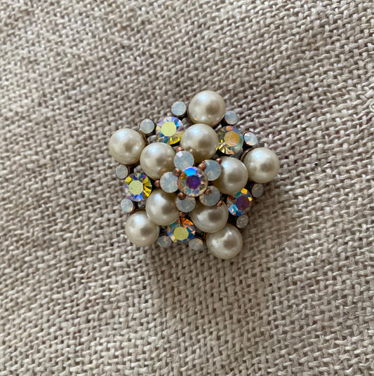 Broche Etoile crème irisée
