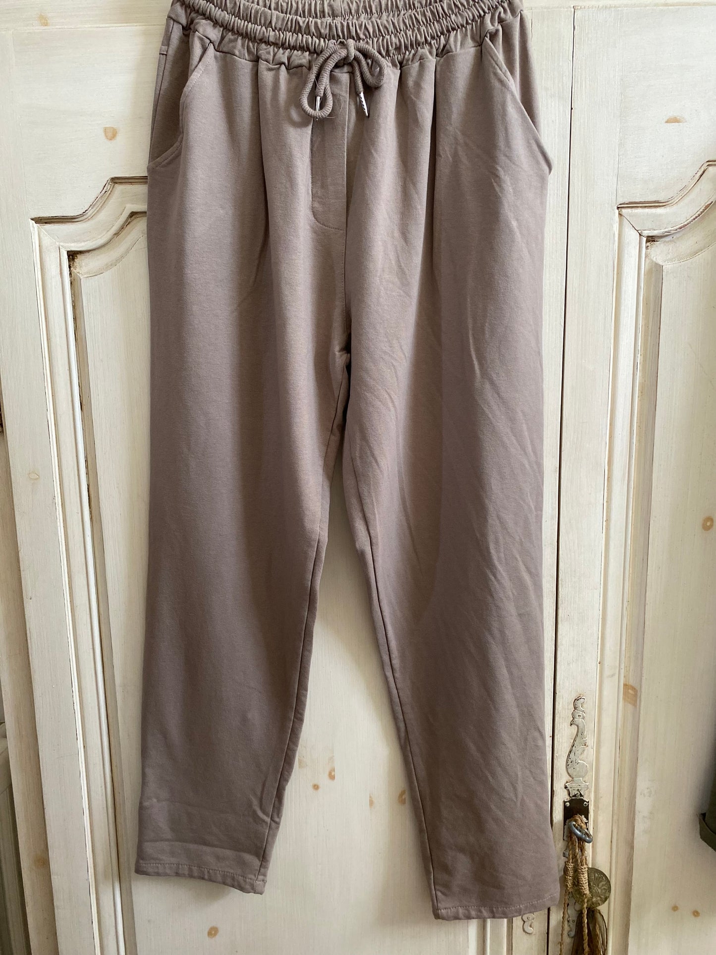 Pantalon taupe sweet convient du 40 au 46